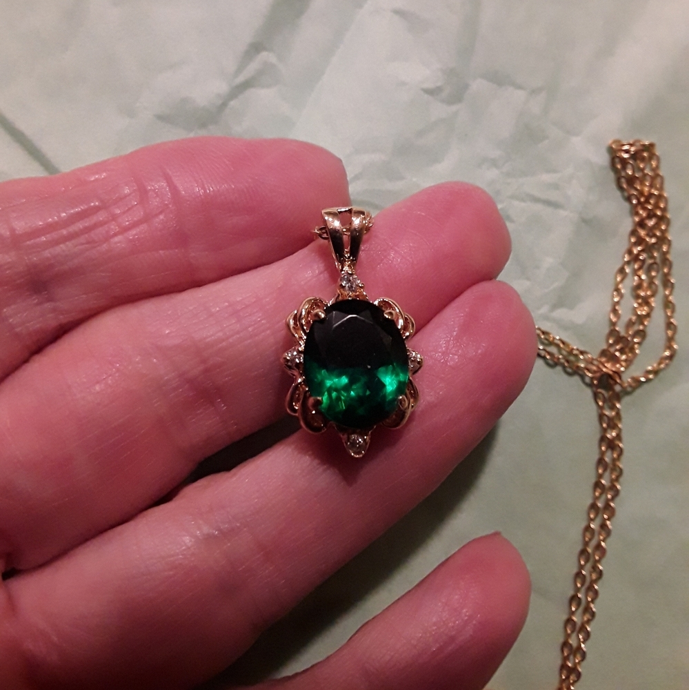 Elegant Goldtone and Faux Emerald And Faux Diamond  Pendant Necklace